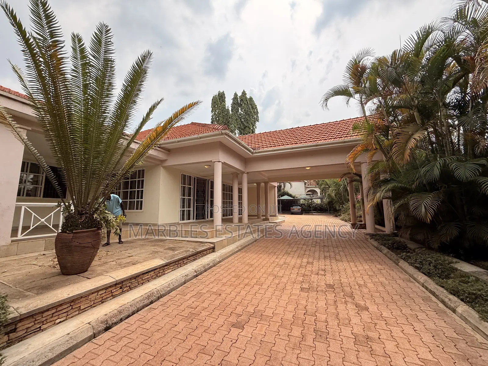5bdrm Bungalow in Bugolobi, Central Division for rent