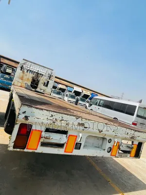 Isuzu Low Bed