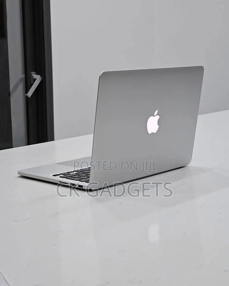 New Laptop Apple MacBook Pro 2015 8GB Intel Core i5 SSD 256GB