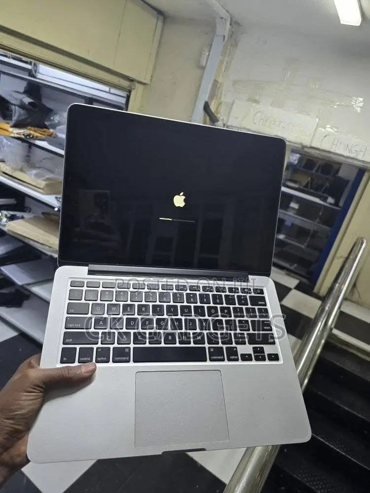 New Laptop Apple MacBook Pro 2015 8GB Intel Core i5 SSD 256GB