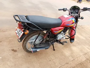 Bajaj Boxer 125 2022 Red