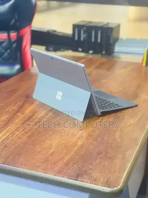 New Laptop Microsoft Surface 8GB Intel Core I5 SSD 256GB