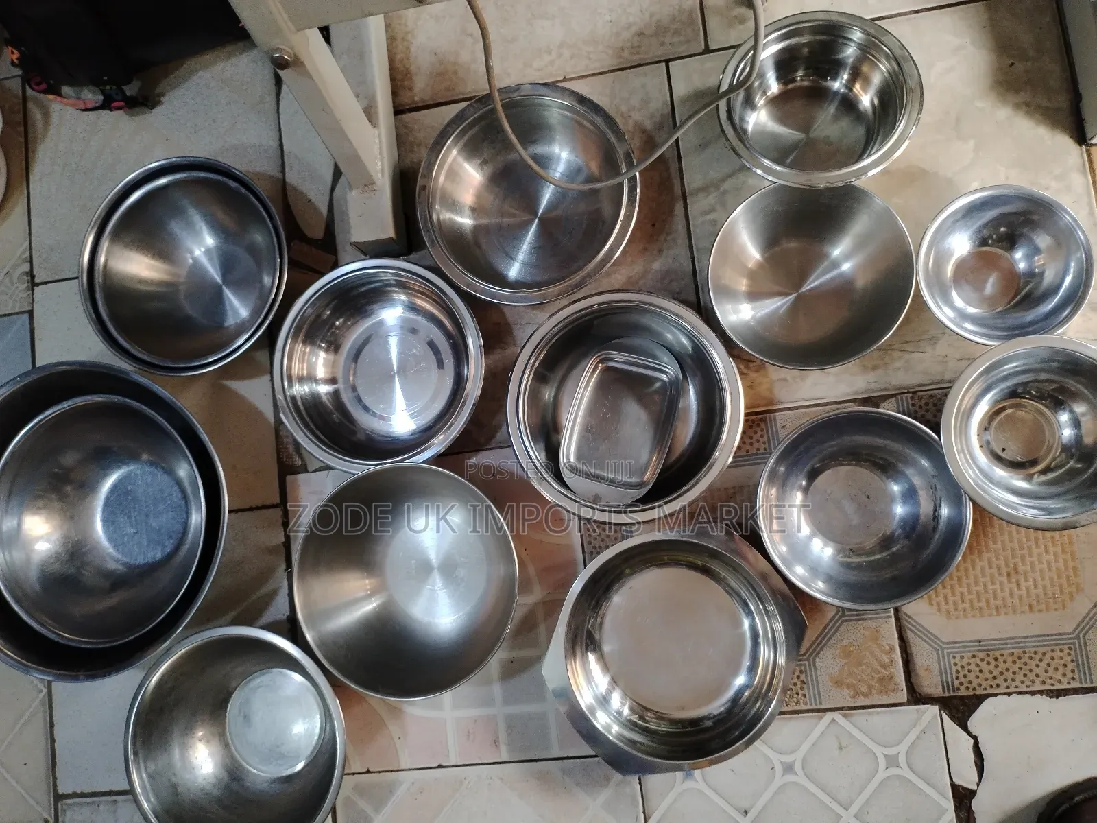 Set of 20 Kitchen Dishes