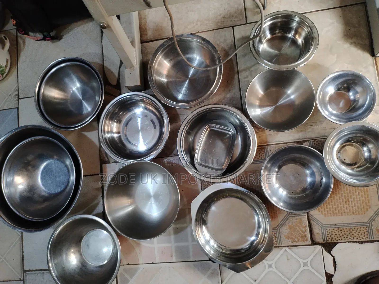 Set of 20 Kitchen Dishes