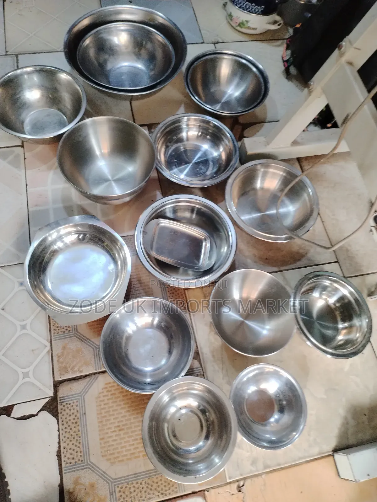 Set of 20 Kitchen Dishes