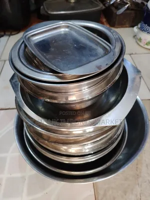Set of 20 Kitchen Dishes