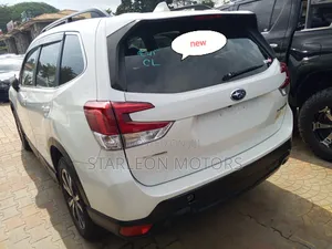 Subaru Forester Premium AWD 2020 White