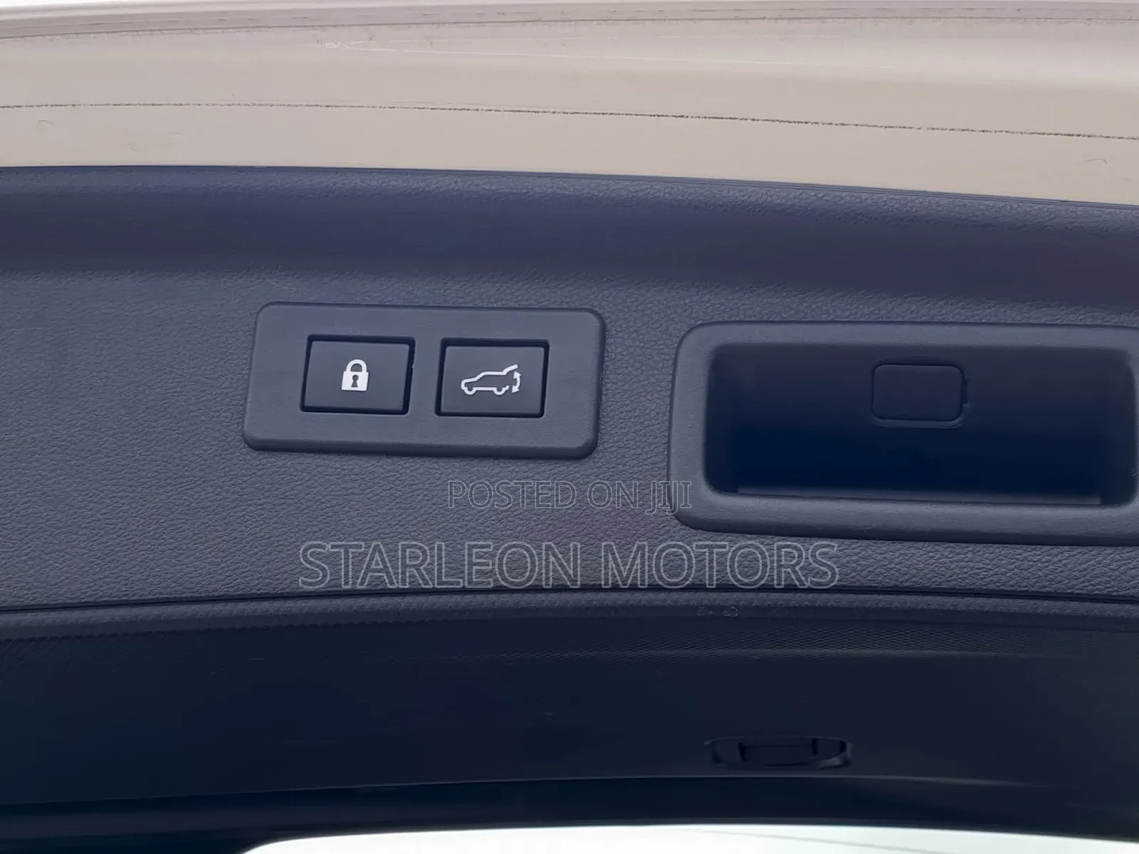 Subaru Forester Premium AWD 2020 White