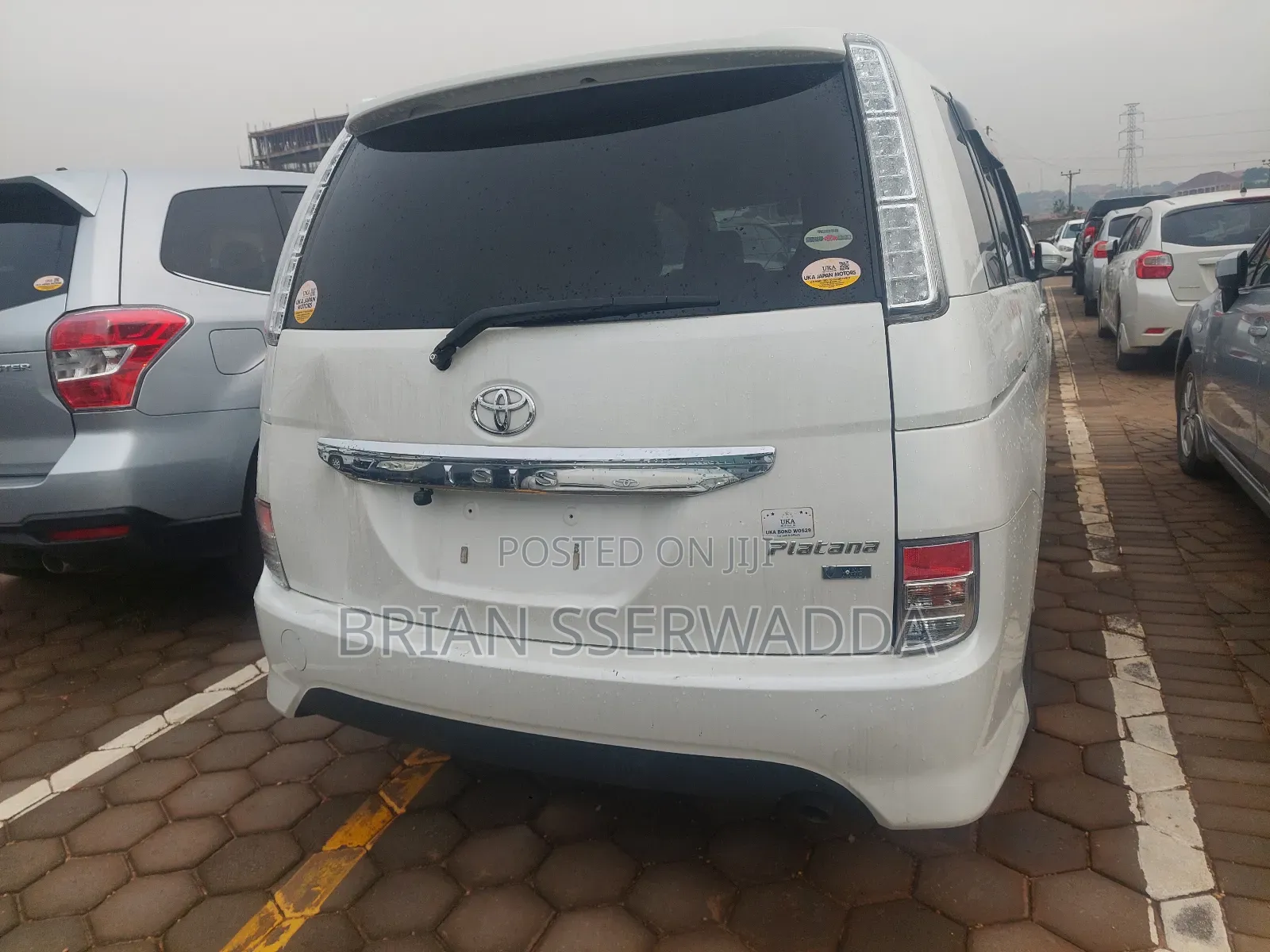 Toyota ISIS 2012 White