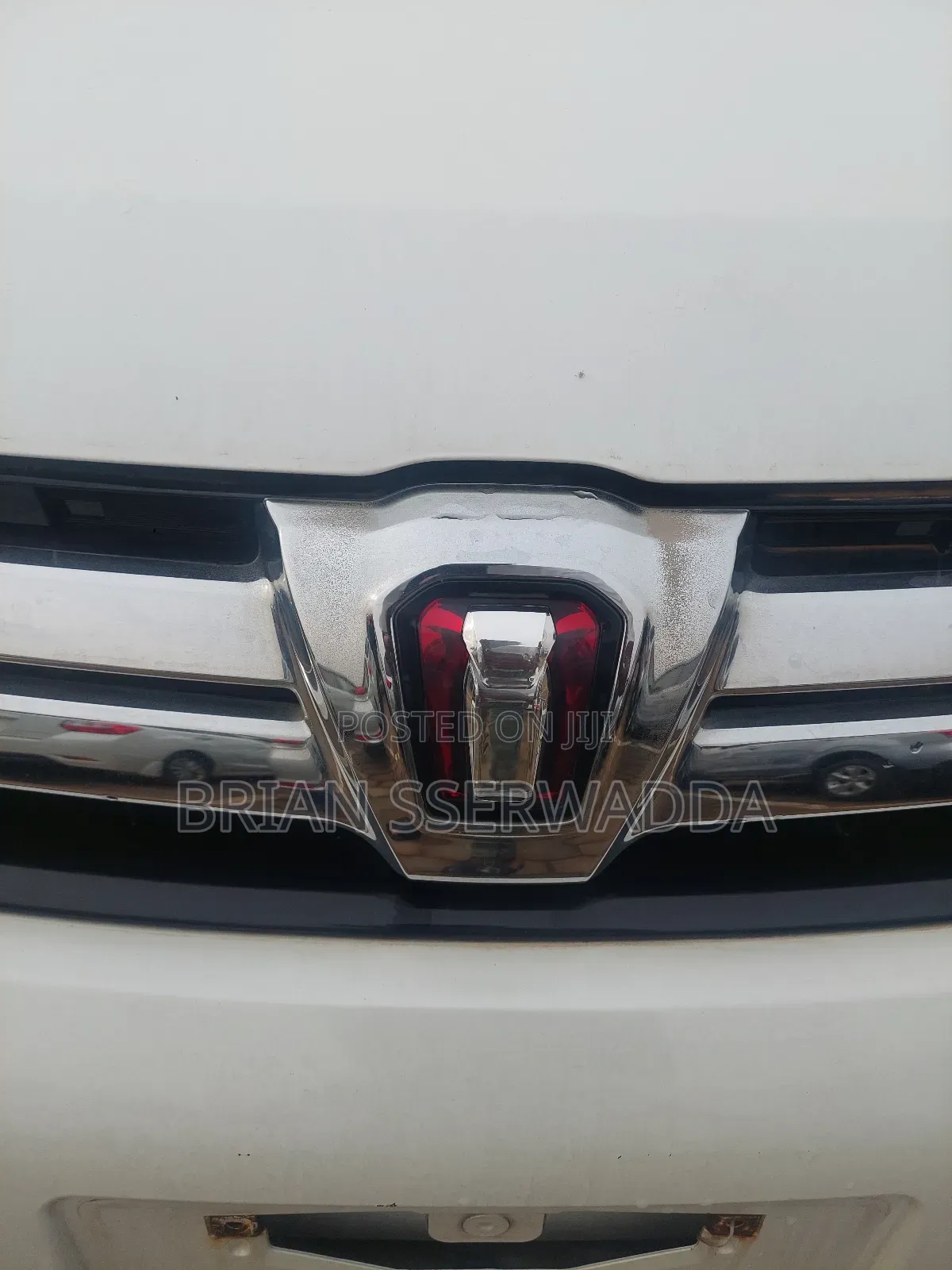Toyota ISIS 2012 White