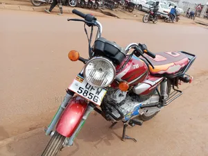 TVS HLX 125 2021 Red