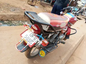 TVS HLX 125 2021 Red