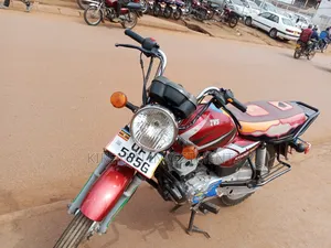 TVS HLX 125 2021 Red