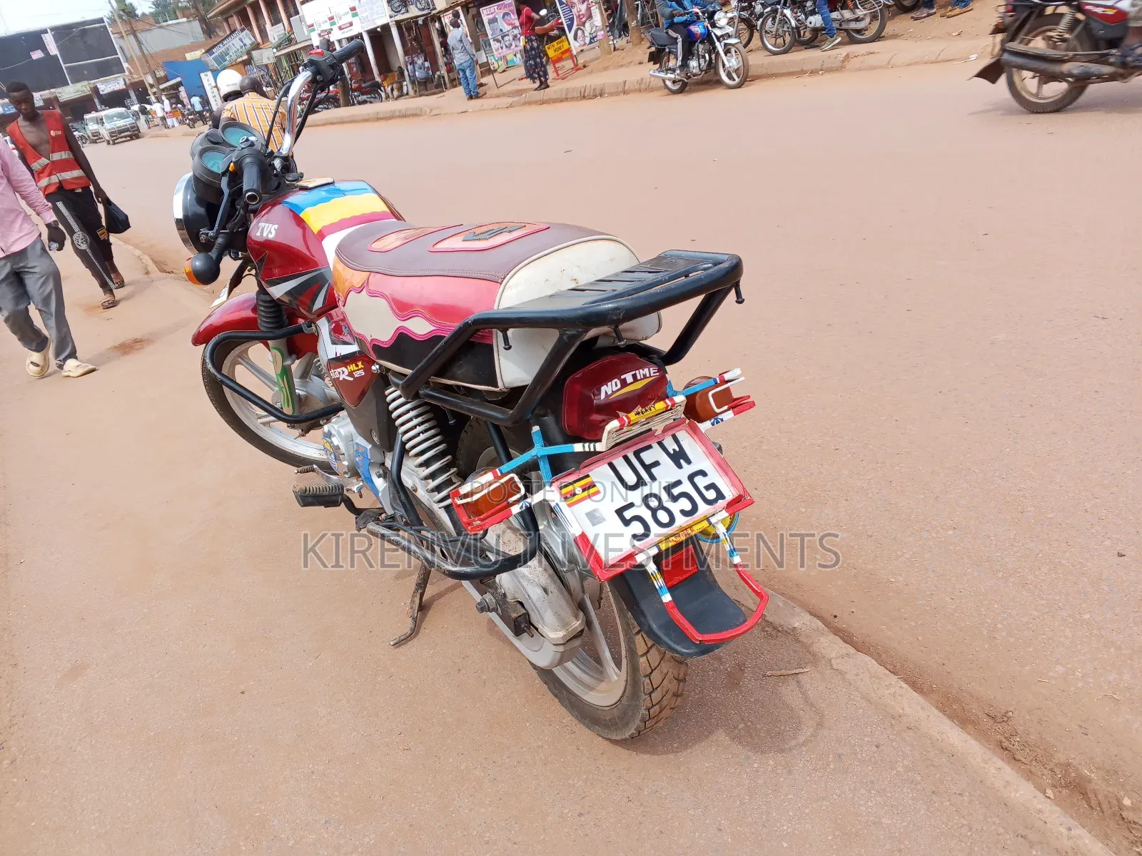 TVS HLX 125 2021 Red