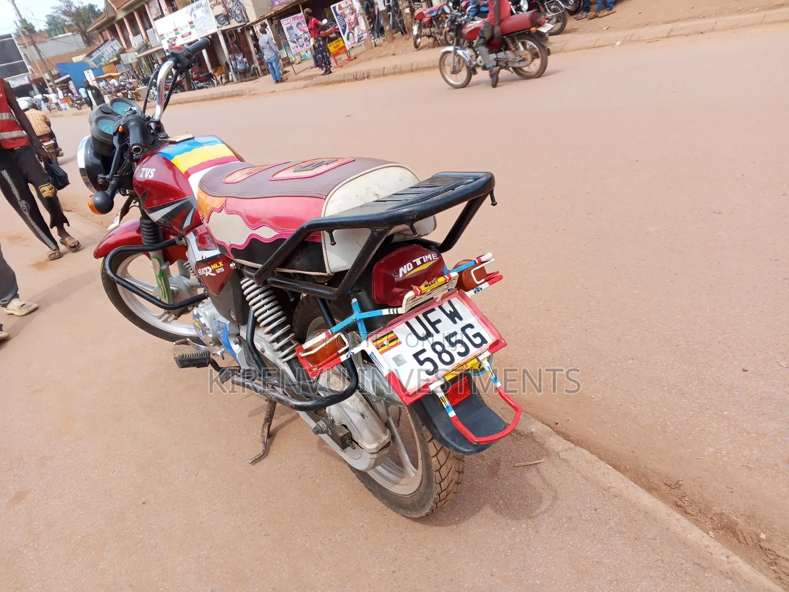TVS HLX 125 2021 Red