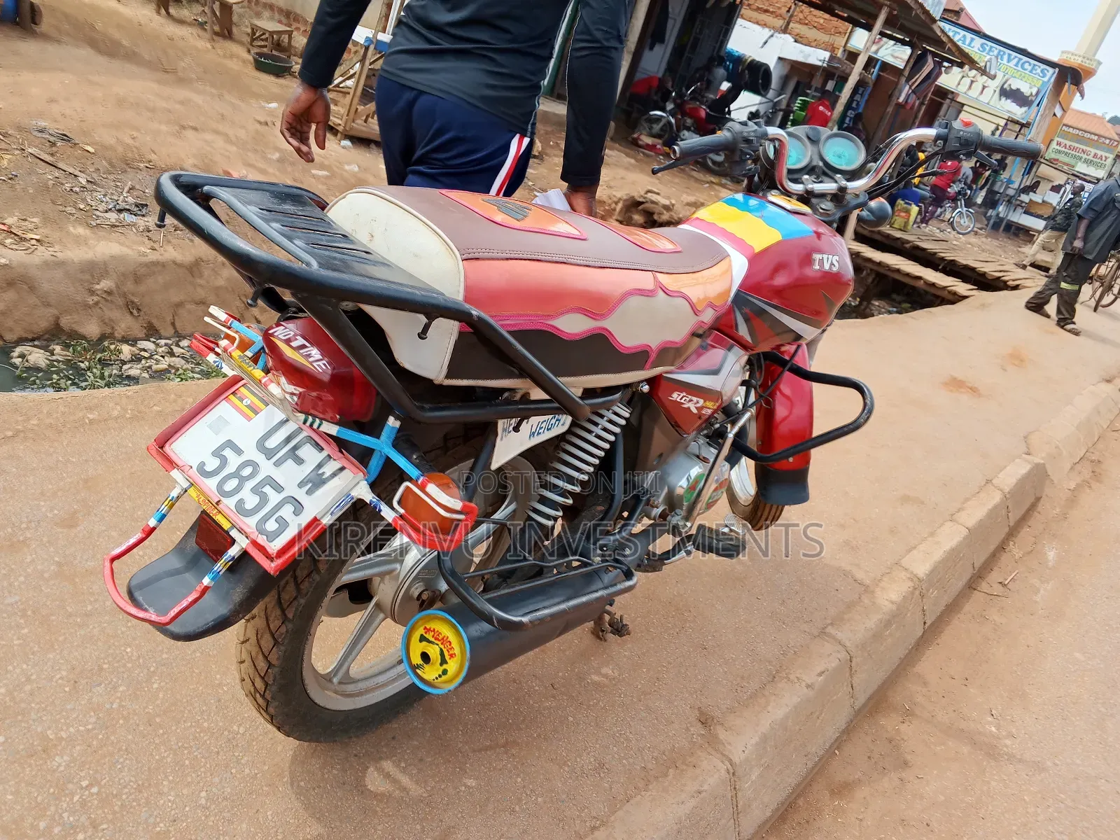 TVS HLX 125 2021 Red