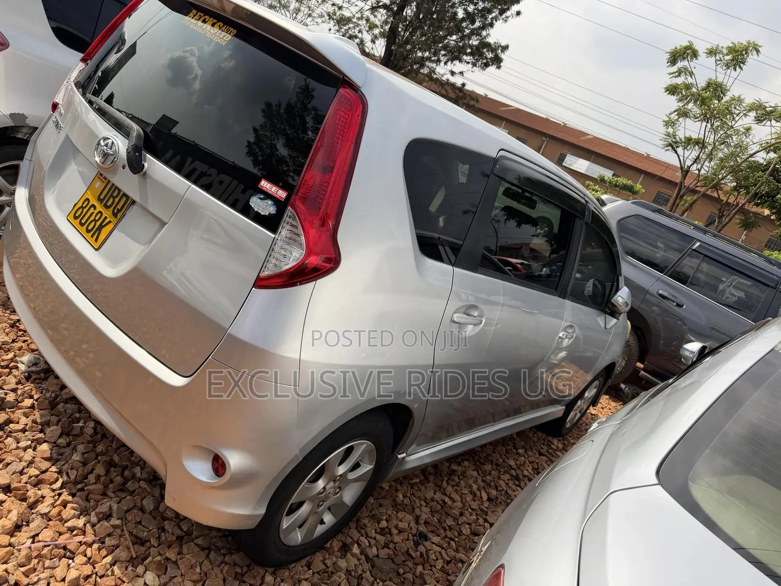 Toyota Passo Sette 1.5 AWD 2011 Silver