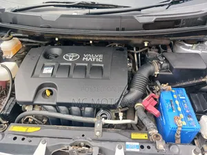 Toyota ISIS 1.8 G 2WD 2011 Silver