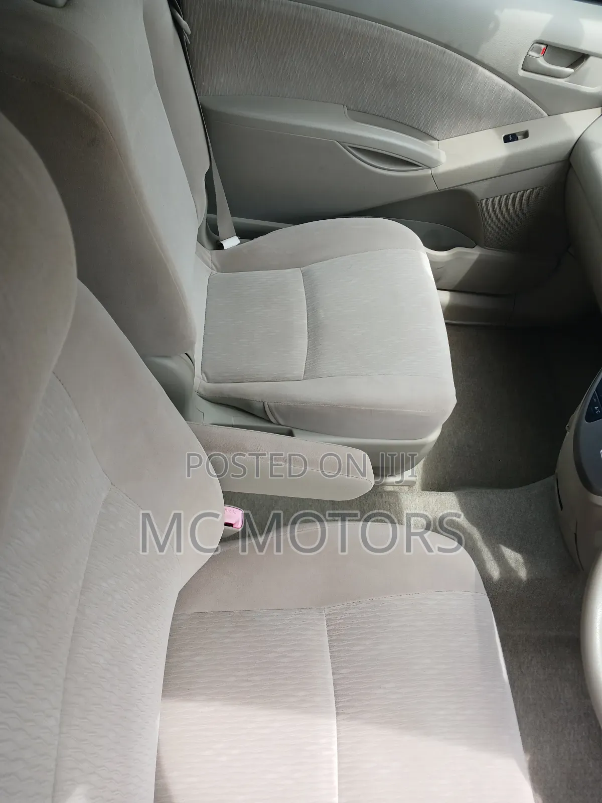 Toyota ISIS 1.8 G 2WD 2011 Silver