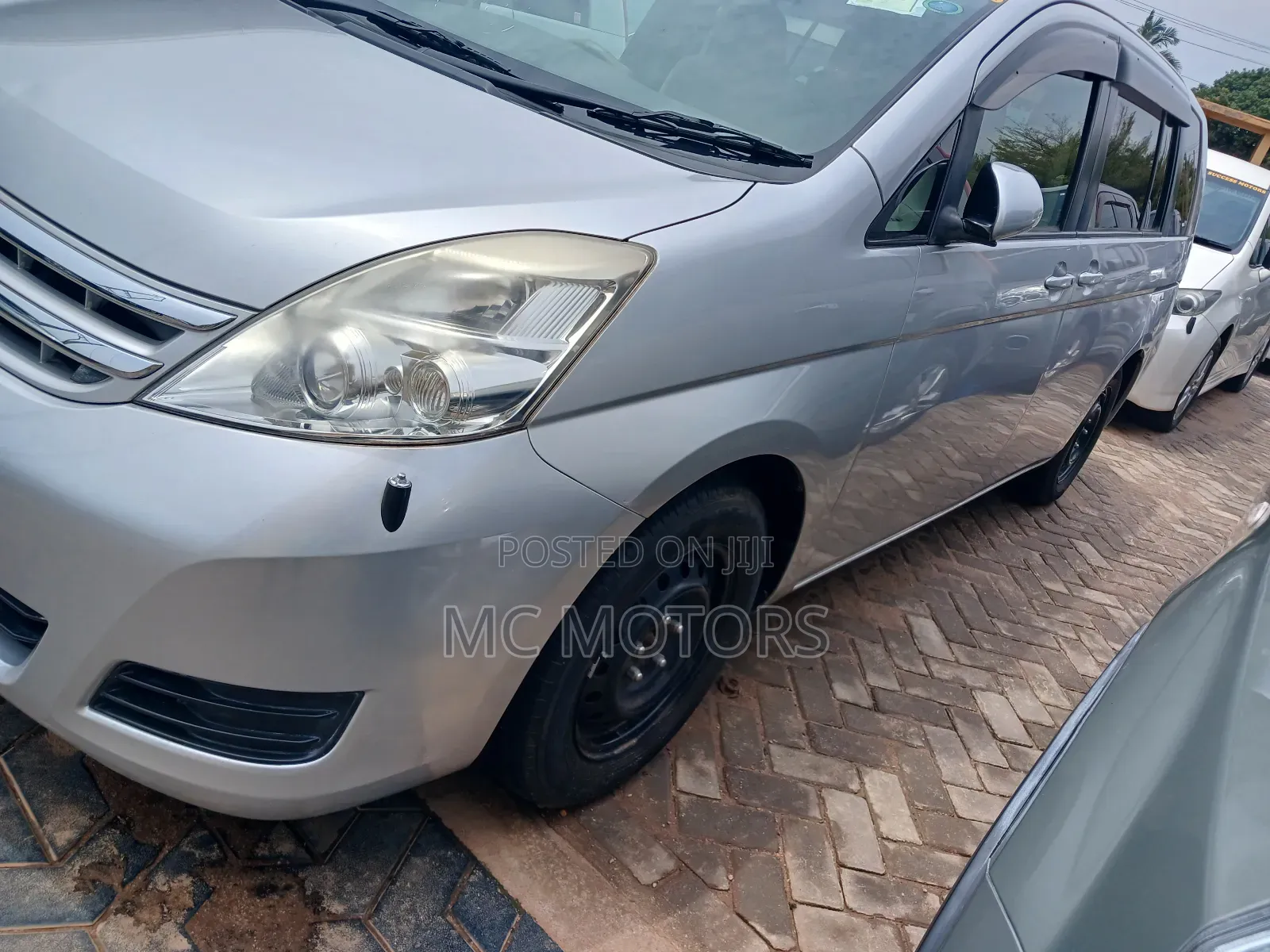 Toyota ISIS 1.8 G 2WD 2011 Silver