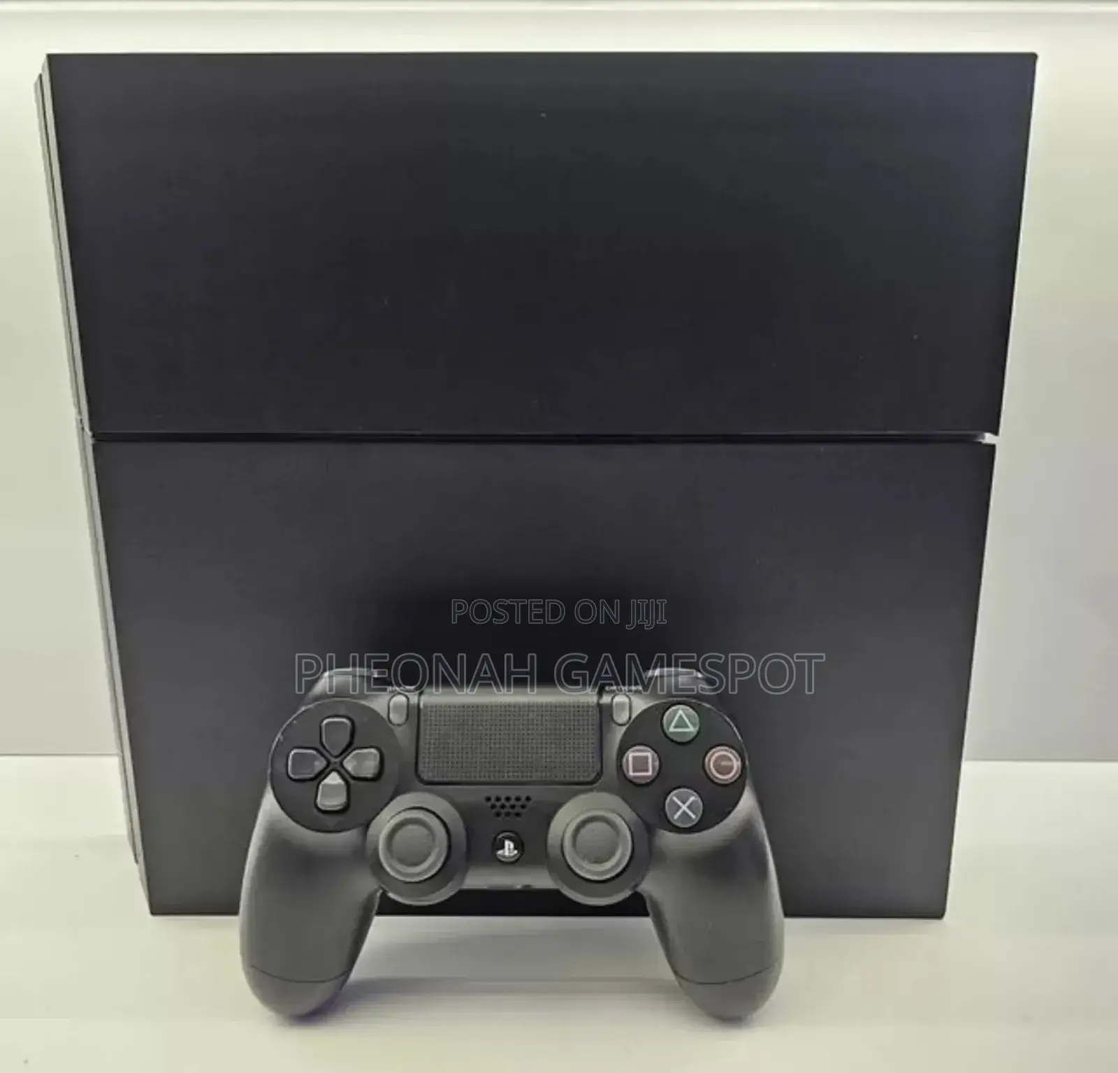 Chipped Ps4 Standard: Used But Looks New, 12 Games And 2 Controllers.