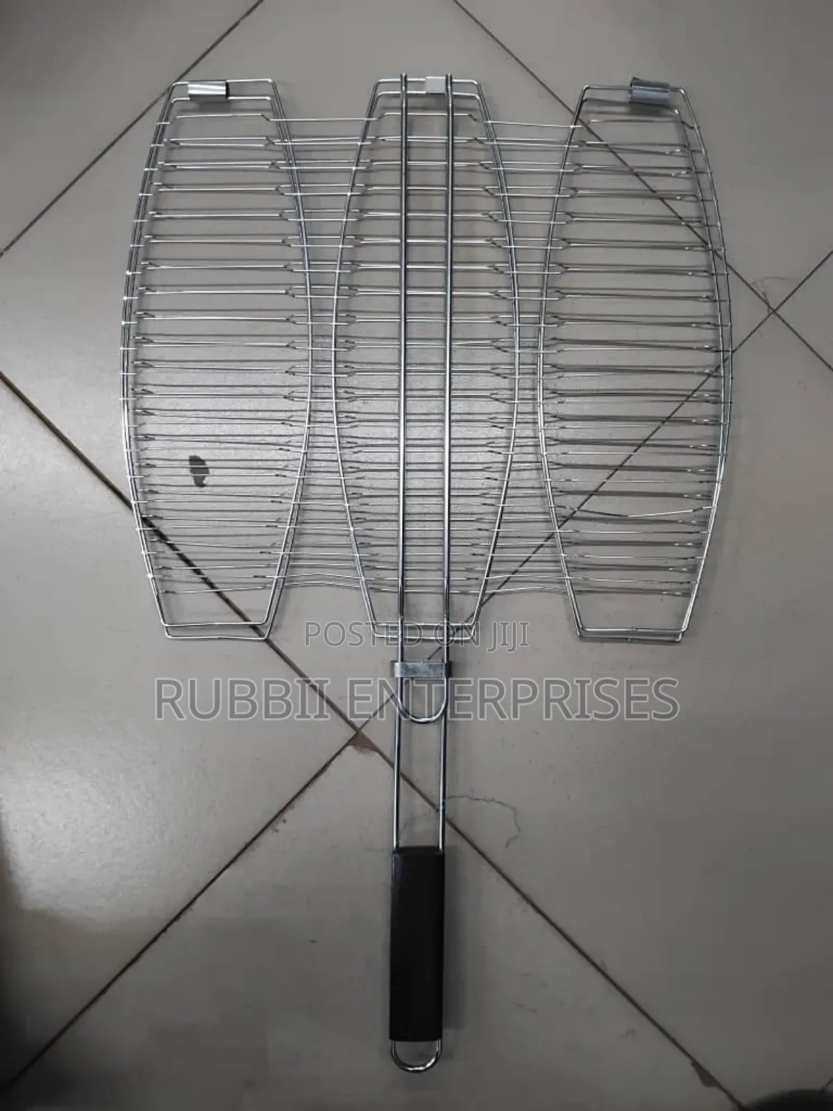 Stainless Steel Fish Grilling Basket With a Handle.