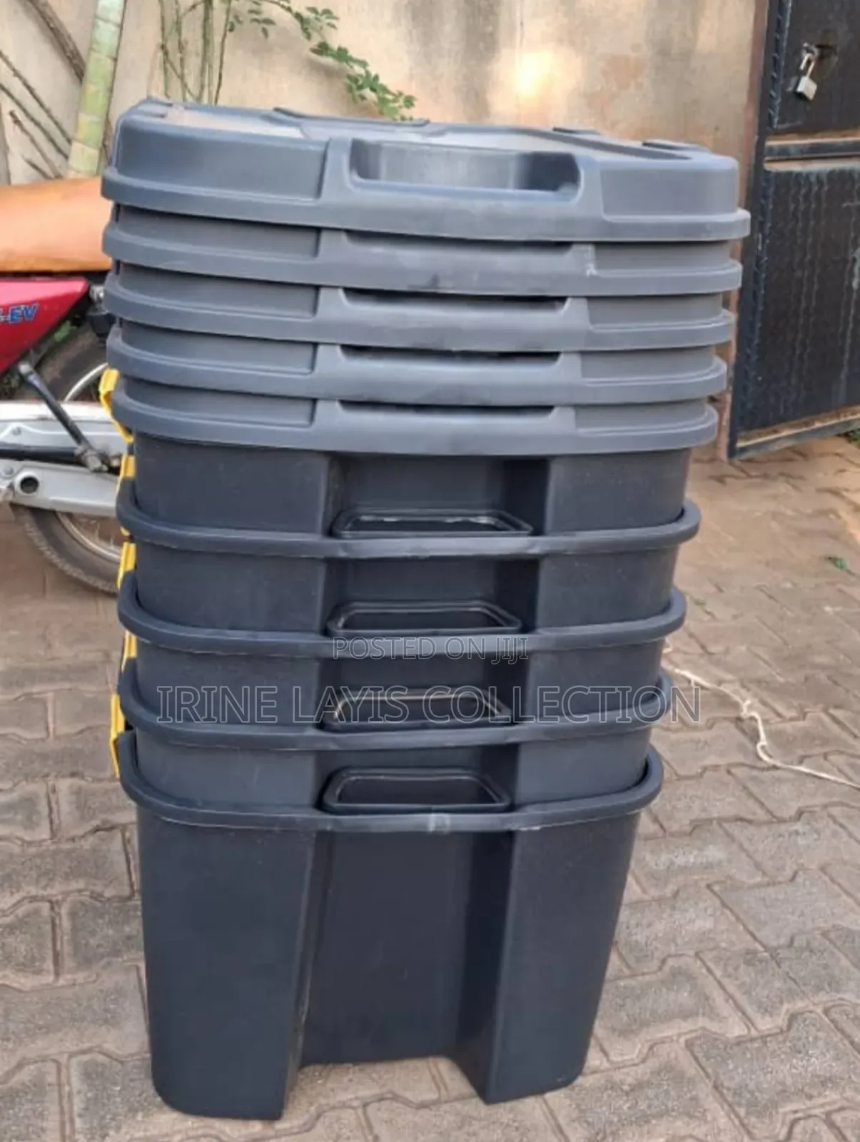 150l Heavy-Duty Plastic Storage Tote.