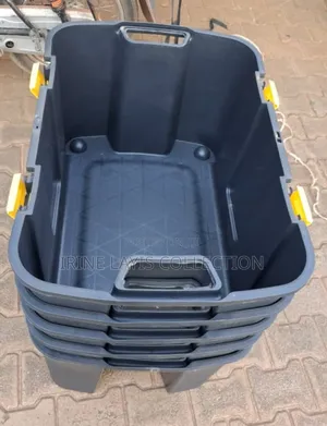 150l Heavy-Duty Plastic Storage Tote.