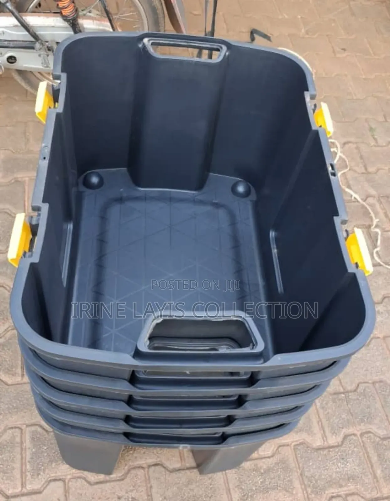 150l Heavy-Duty Plastic Storage Tote.