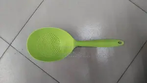 Plastic Scoop Colander.