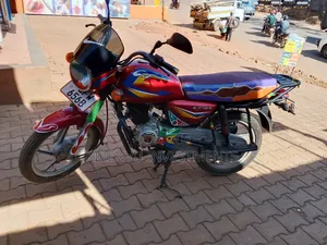 Bajaj Boxer 125 2024 Red
