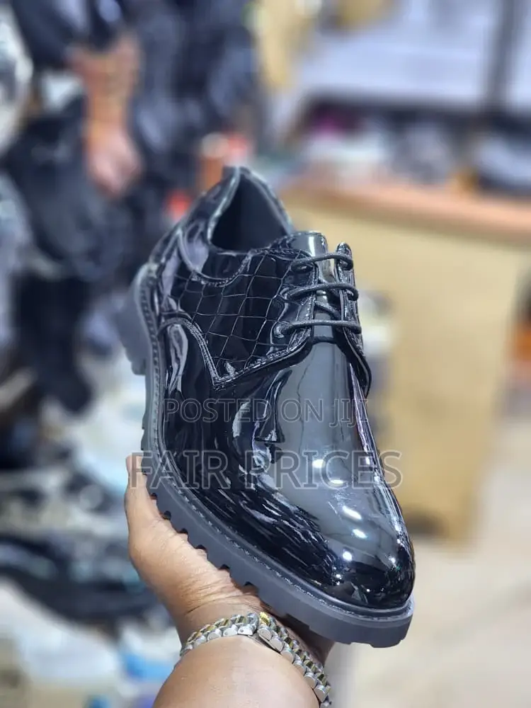 Shinny Laced Up Oxfords Black Leather