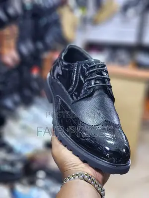 Shinny Laced Up Oxfords Black Leather