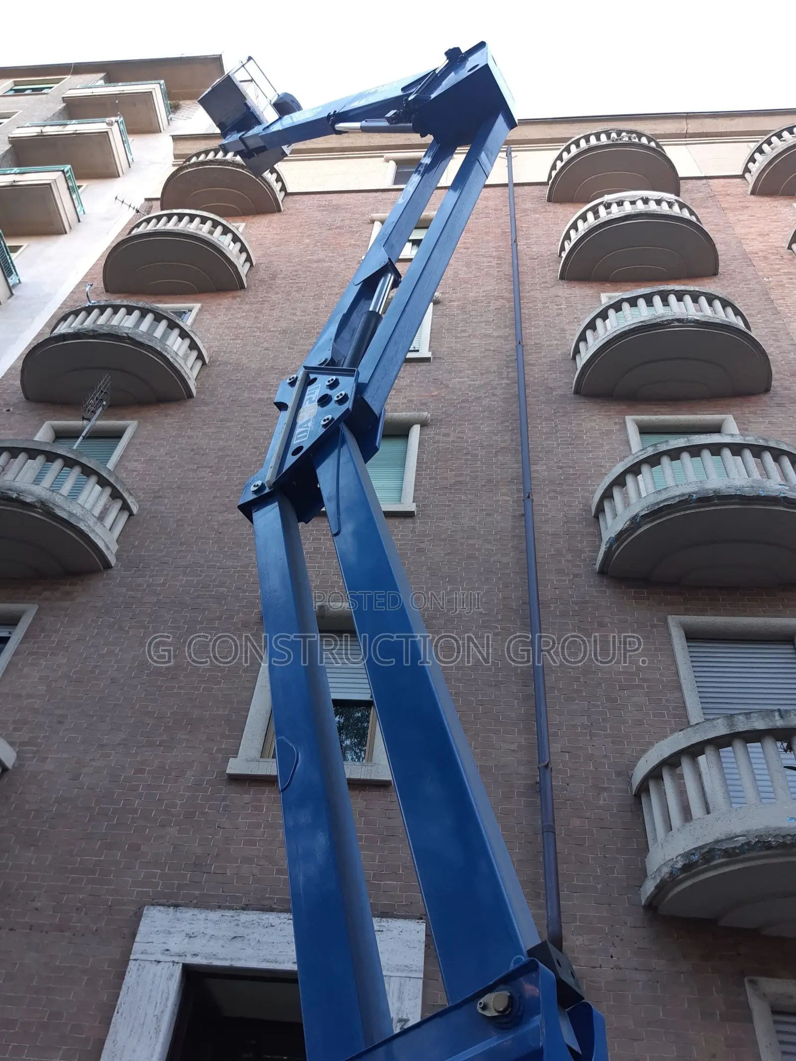 Aerial Platforms/Bucket Trucks For Hire