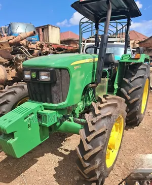 John Deere 5065e