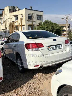 Subaru Legacy 2.5i Premium 2010 White