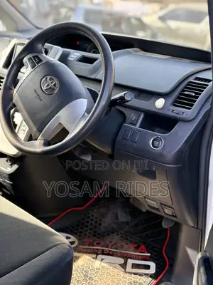 Toyota Noah 2.0 143hp FWD (8 Seater) 2012 White