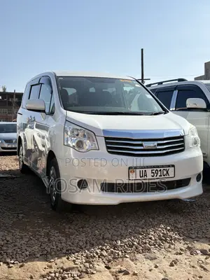 Toyota Noah 2.0 143hp FWD (8 Seater) 2012 White