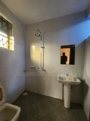 3bdrm Apartment in Makindye for rent
