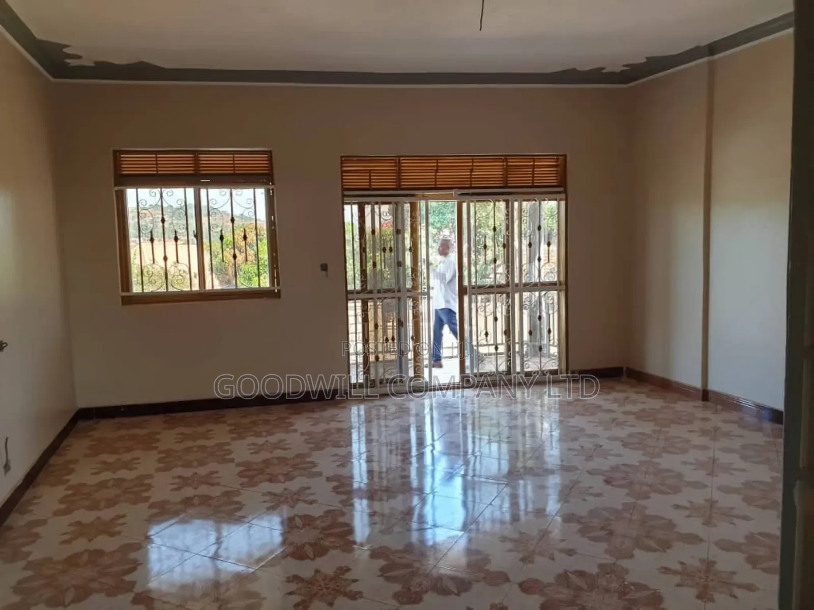 6bdrm Mansion in Katende Masaka Road, Central Division for sale