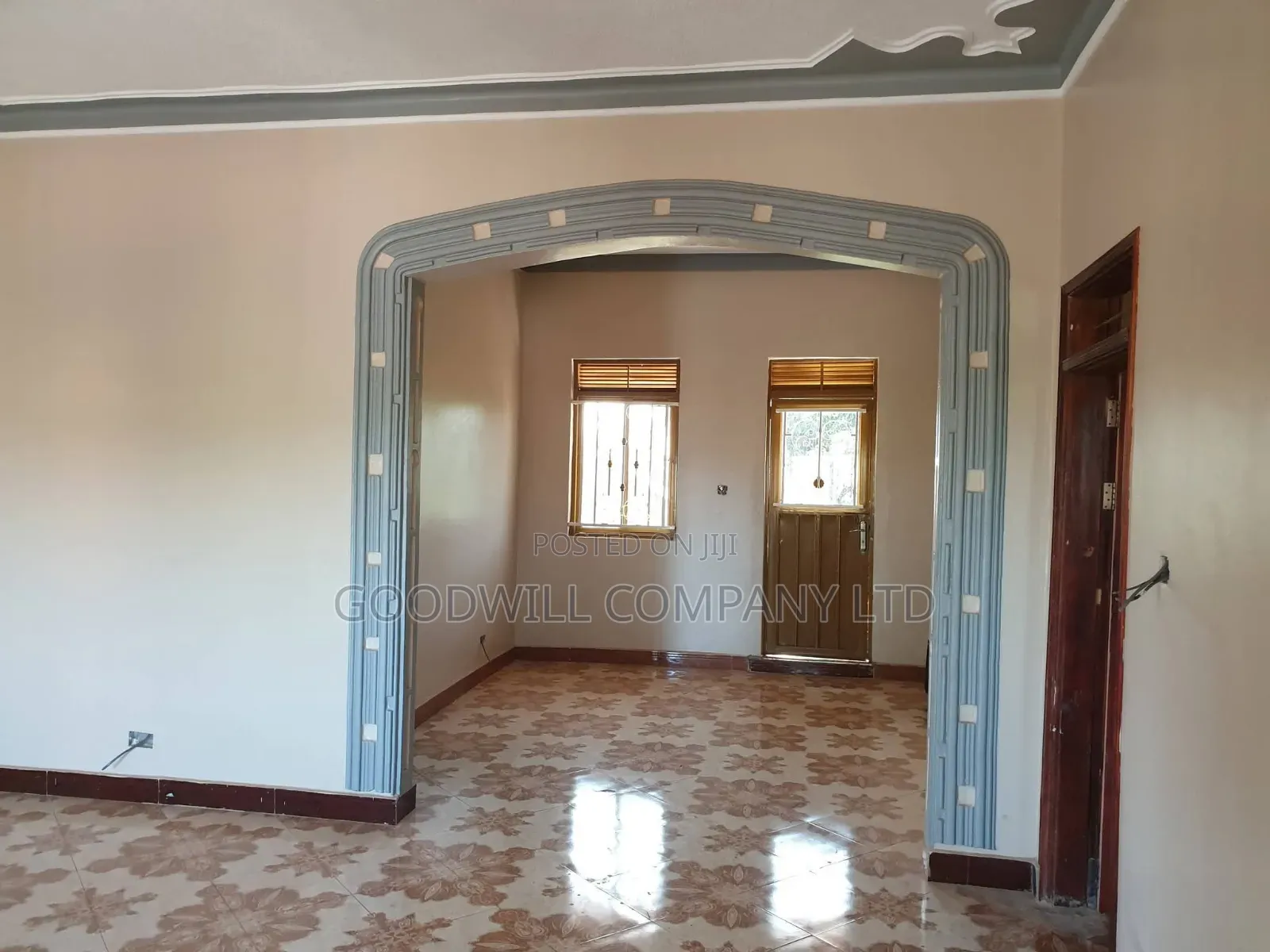 6bdrm Mansion in Katende Masaka Road, Central Division for sale