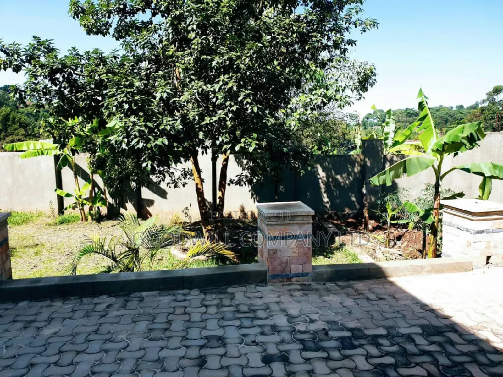 6bdrm Mansion in Katende Masaka Road, Central Division for sale
