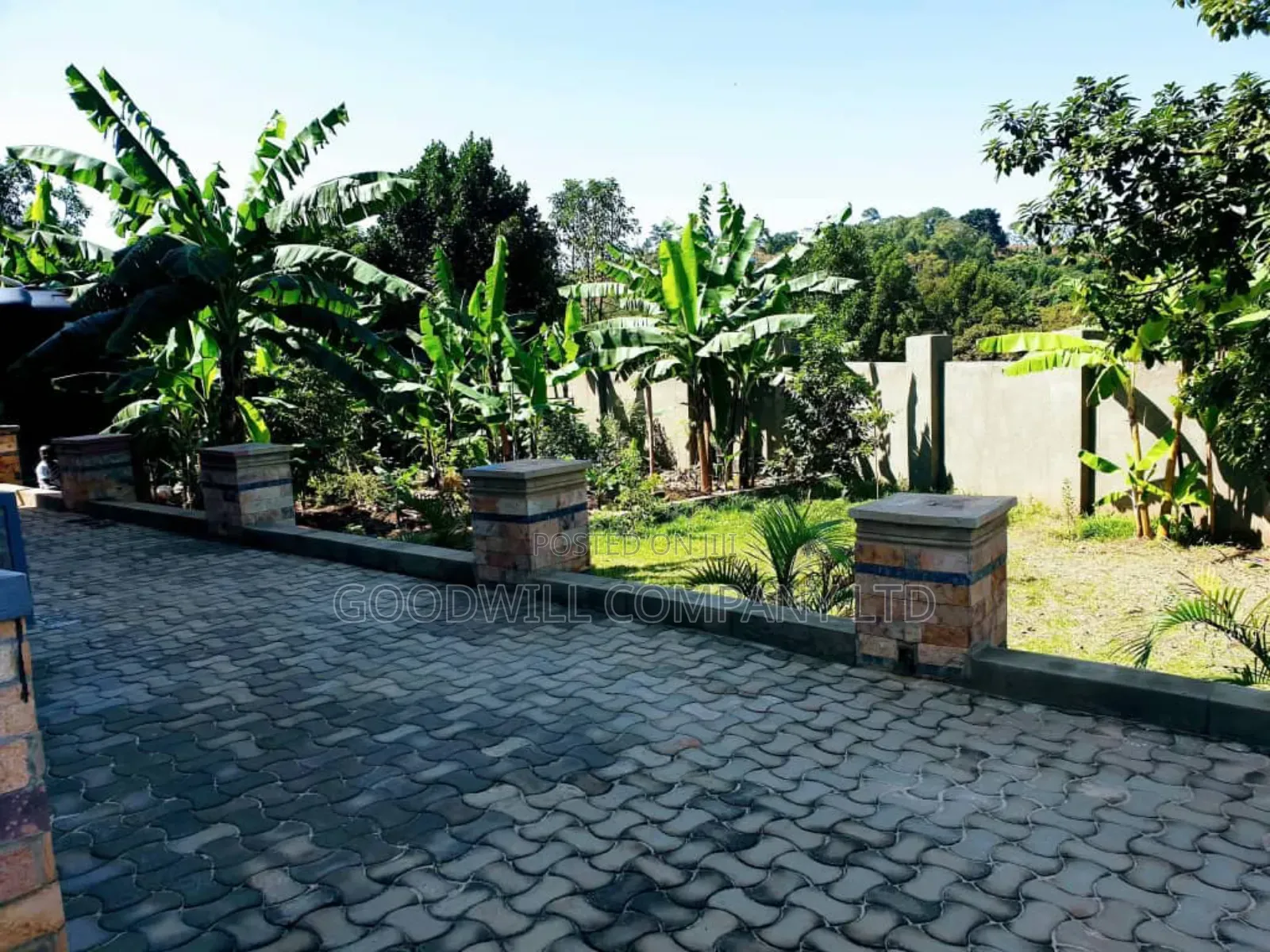 6bdrm Mansion in Katende Masaka Road, Central Division for sale