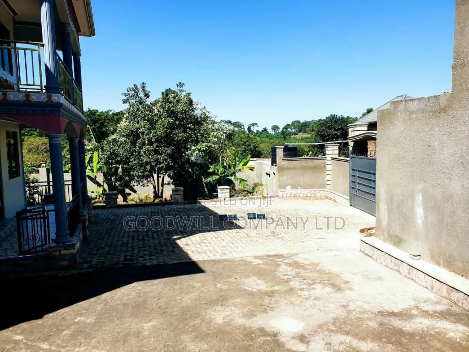 6bdrm Mansion in Katende Masaka Road, Central Division for sale