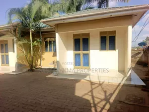 6bdrm House in Kira Mamerito Rd, Central Division for sale