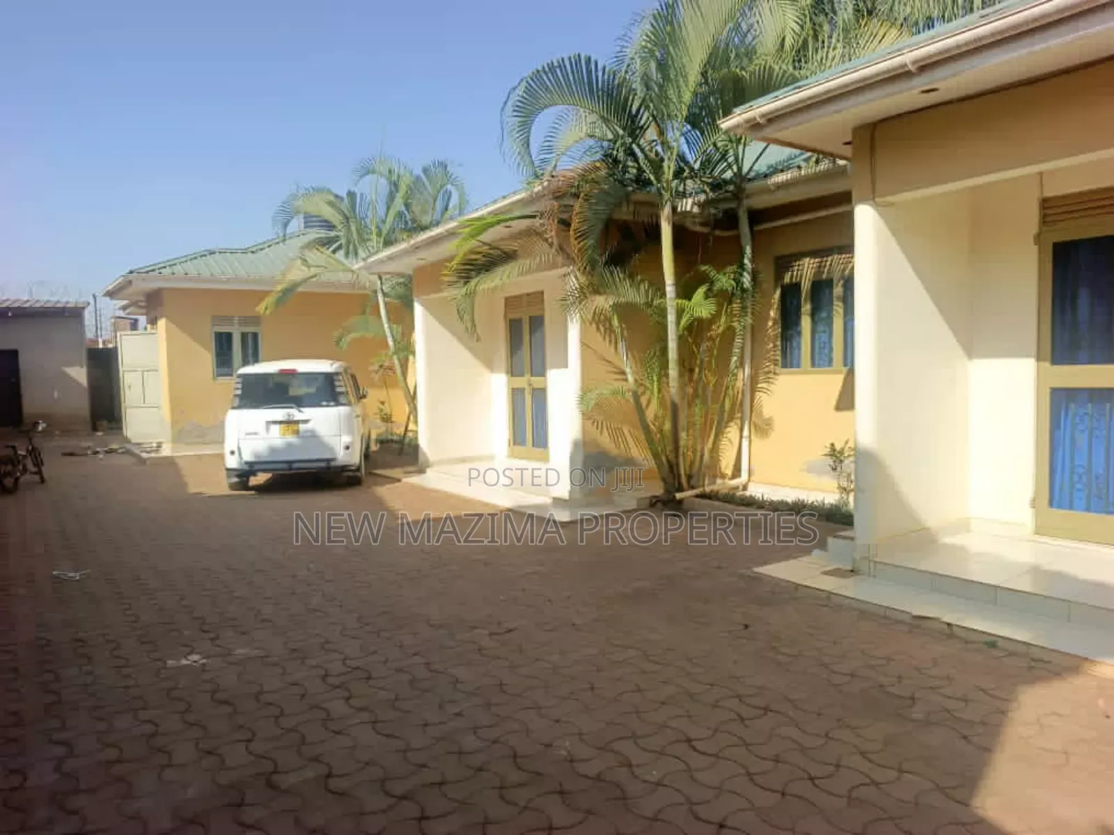 6bdrm House in Kira Mamerito Rd, Central Division for sale