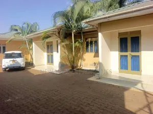 6bdrm House in Kira Mamerito Rd, Central Division for sale
