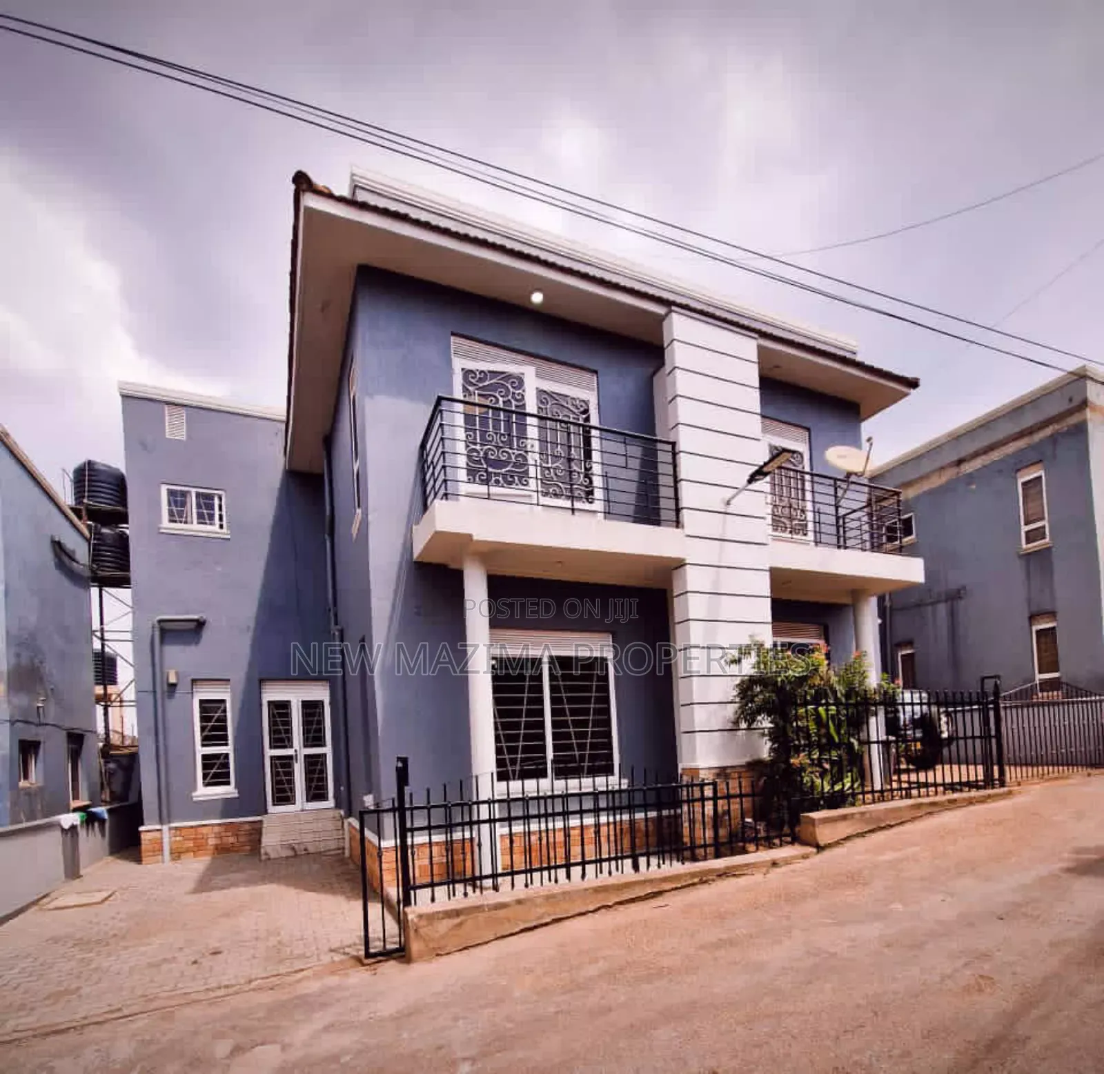 4bdrm Duplex in Kira Mamerito Rd, Central Division for sale