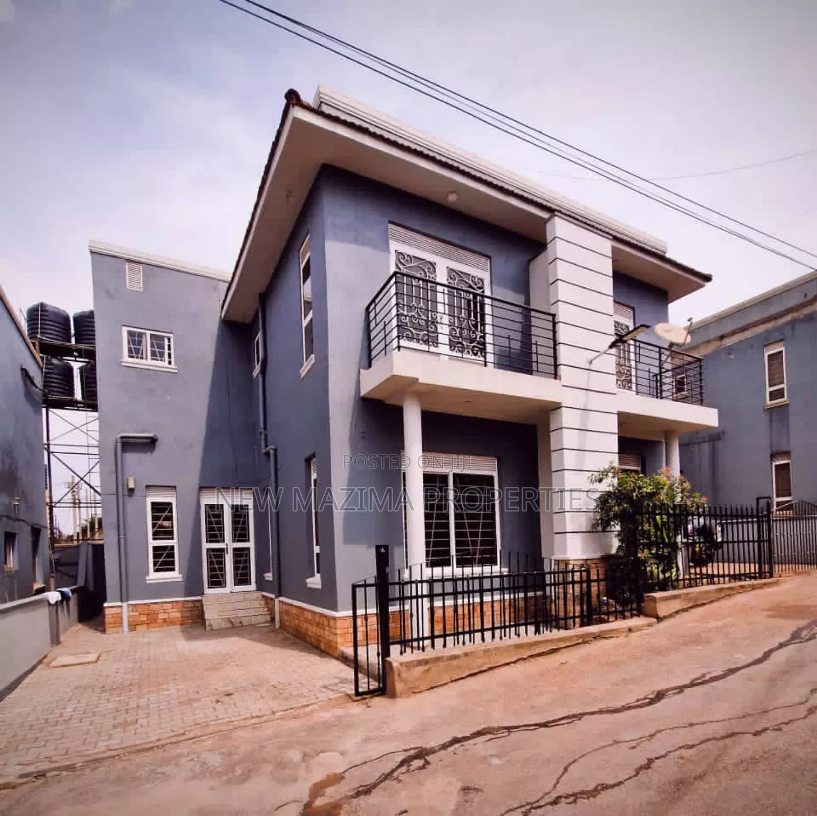 4bdrm Duplex in Kira Mamerito Rd, Central Division for sale