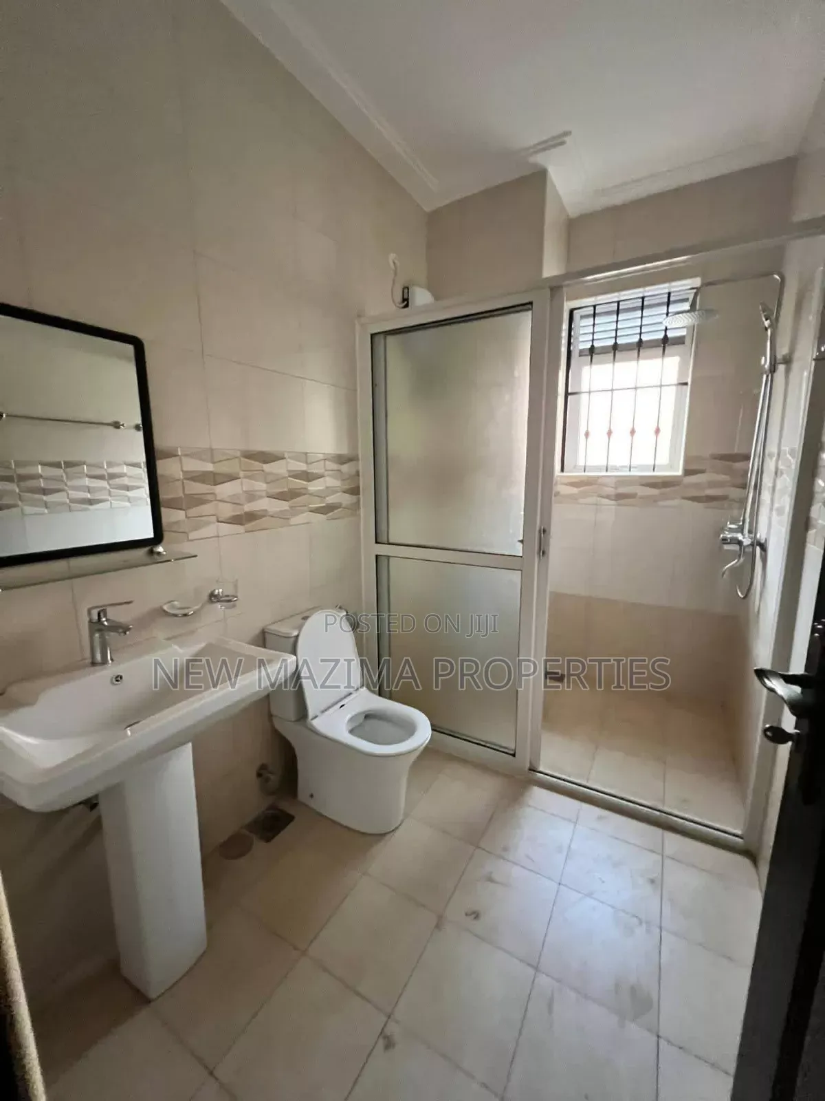 4bdrm Duplex in Kira Mamerito Rd, Central Division for sale